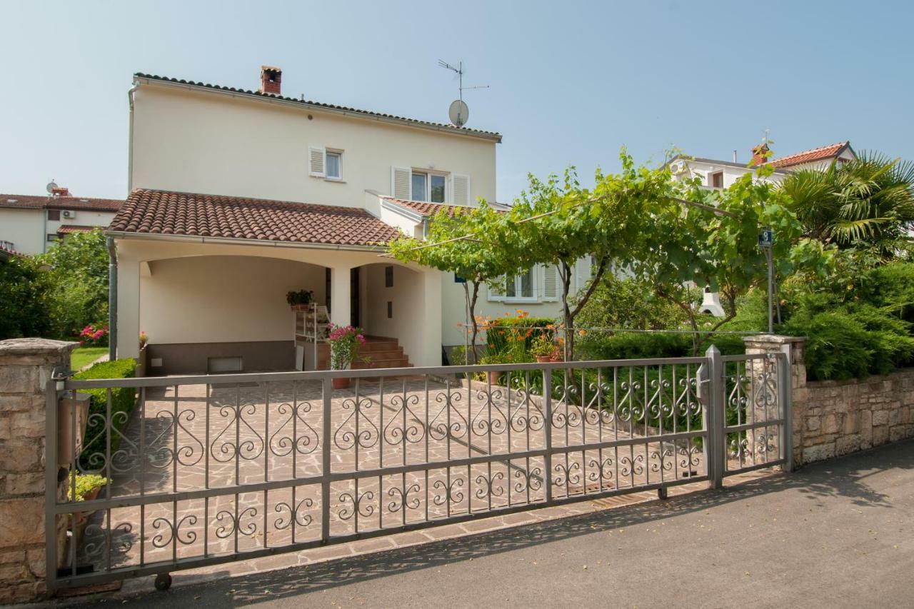 Studio And Apartment Nadia With Garden Poreč Exterior foto